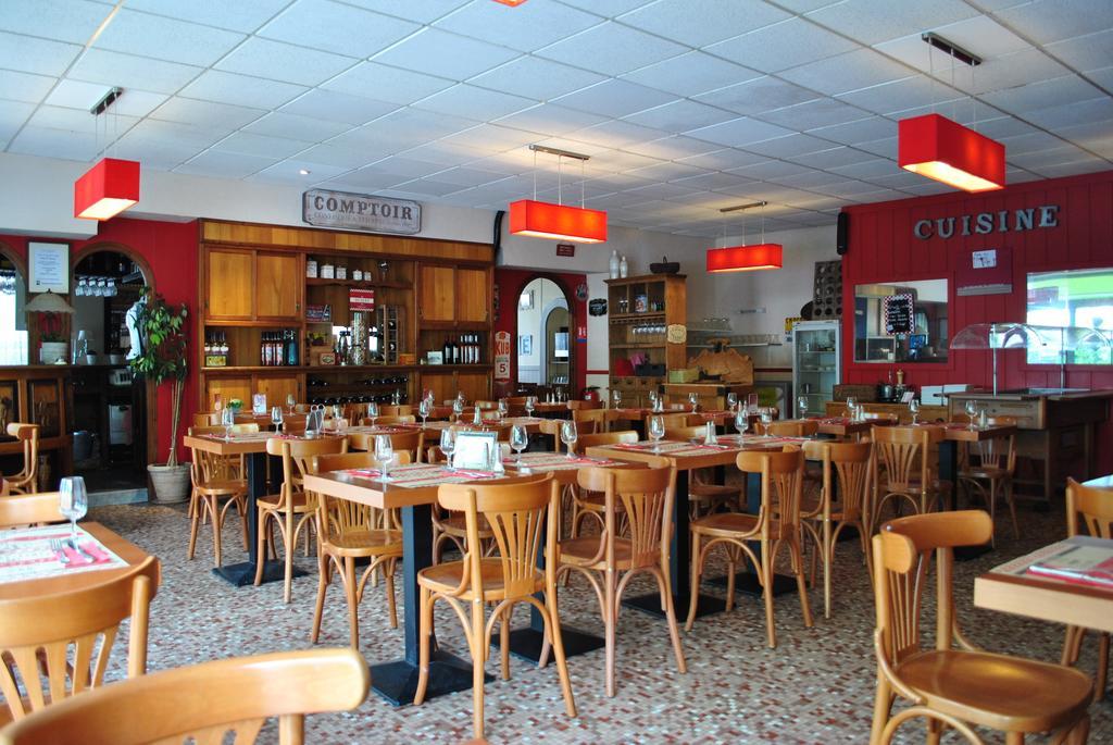 Hotel Les Voyageurs Les Sables-d'Olonne Ngoại thất bức ảnh